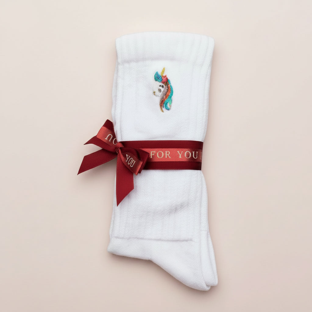 SOCKEN MIT EINHORN MOTIV BESTICKT